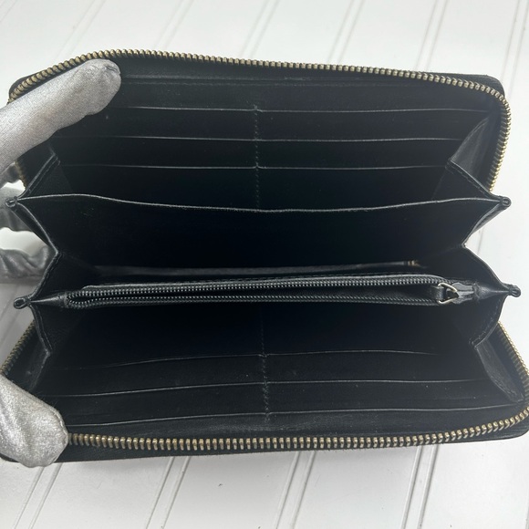 Gucci Black Guccissima Zip Around Wallet - Picture 11 of 14